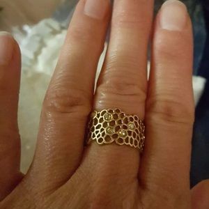 Honeycomb ring