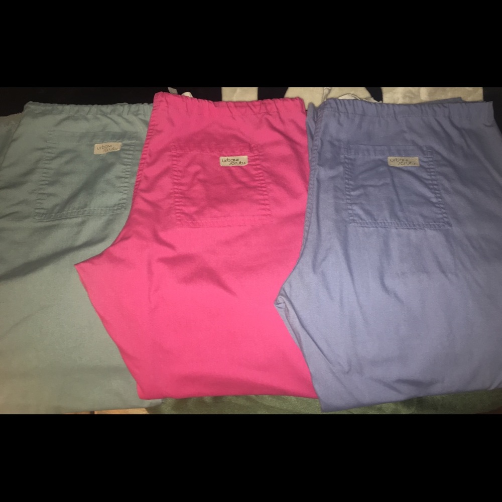 9 scrub pants sizes vary from small to XL