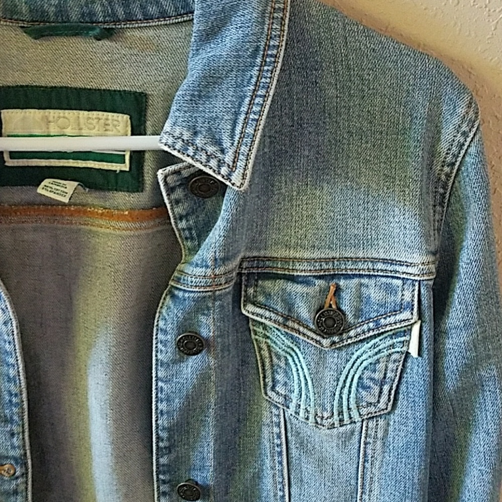 ❌❌sold❌❌Hollister Jean Jacket in light color - Picture 2 of 4