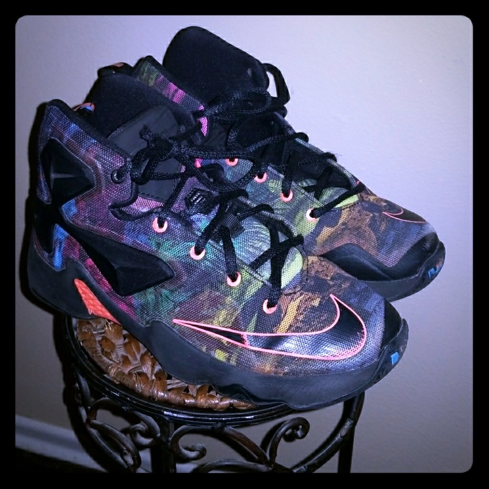 😎PRICE DROP💥Boys Lebrons shoes💥