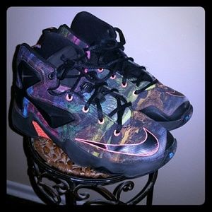 😎PRICE DROP💥Boys Lebrons shoes💥