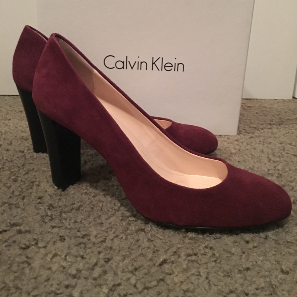 Calvin Klein "Olive" burgundy suede - Picture 6 of 7