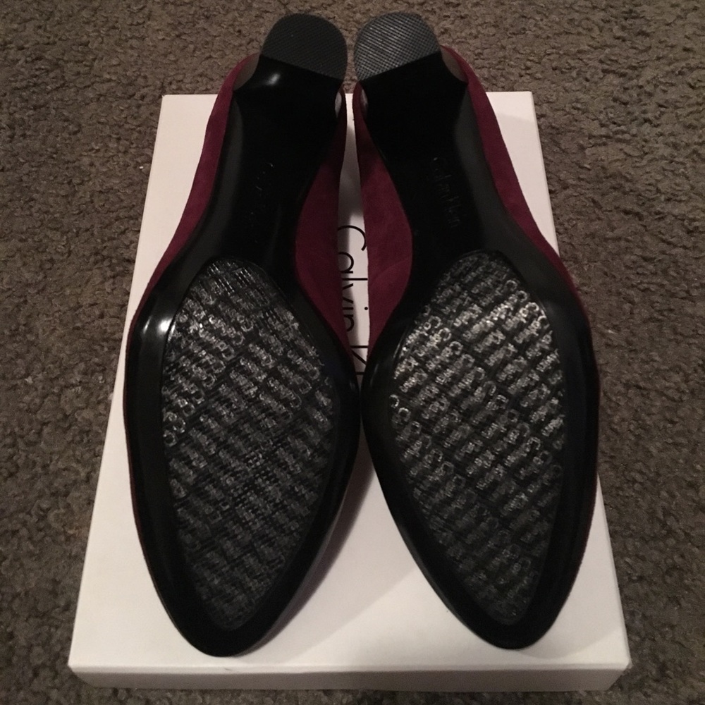 Calvin Klein "Olive" burgundy suede - Picture 3 of 7