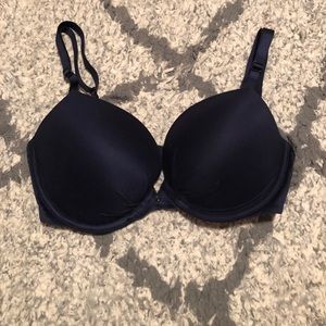 Victoria’s Secret “FABULOUS” plunge bra