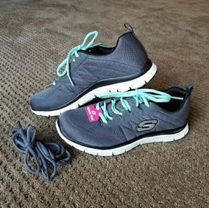 Skechers women's tennis shoes memory foam sz 8