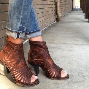 Freebird by Steven Bela boot/sandal😍