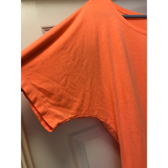 ✨ Shirt ✨ - Picture 2 of 3