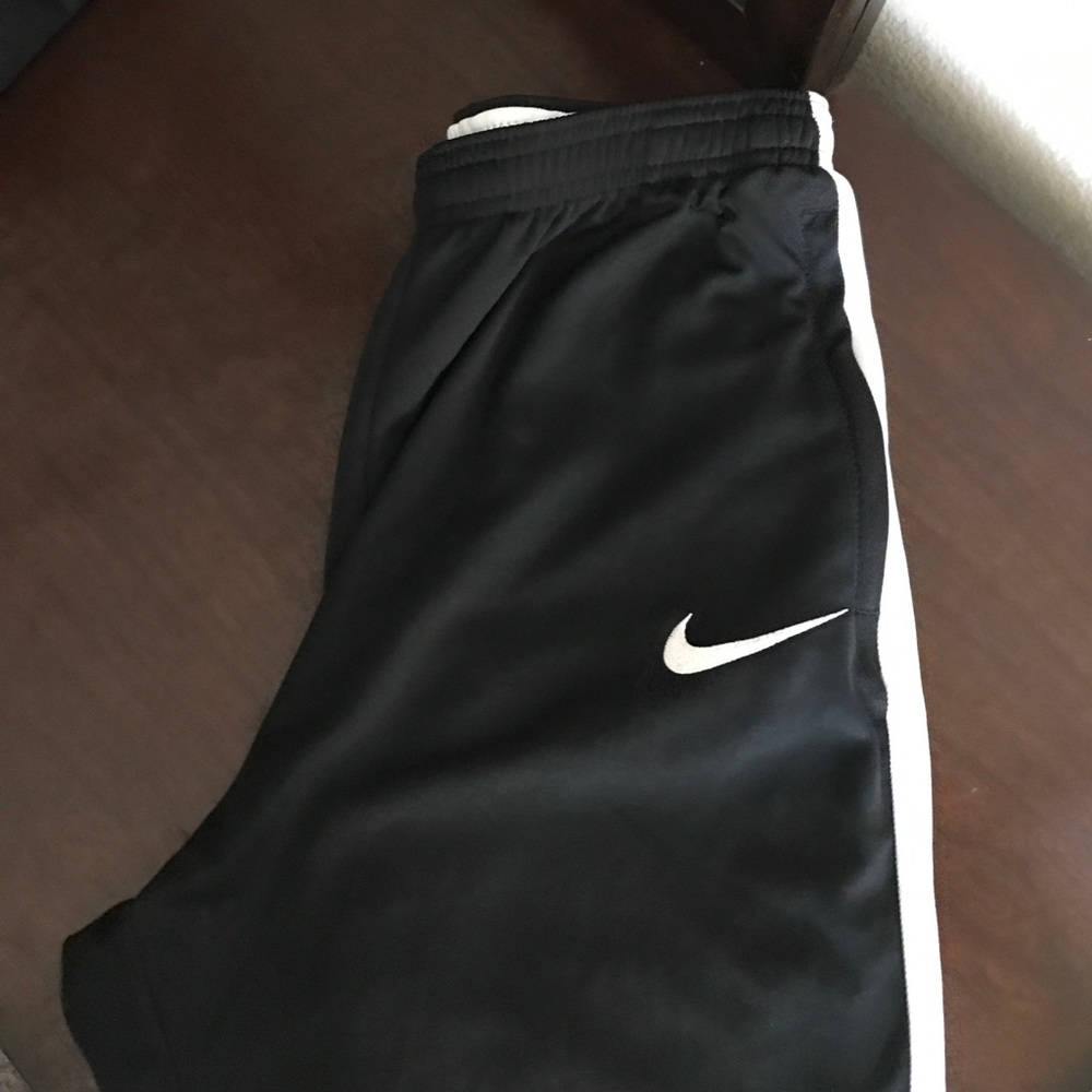 Nike lightweight tapered pants 😃