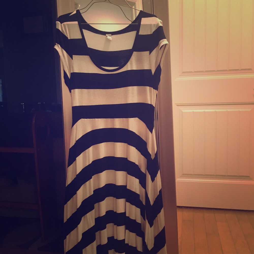 Black and white asymmetrical bottom dress