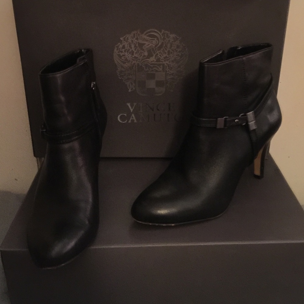 HOT BUY 🔥Vince Camuto ankle boots. NIB Black