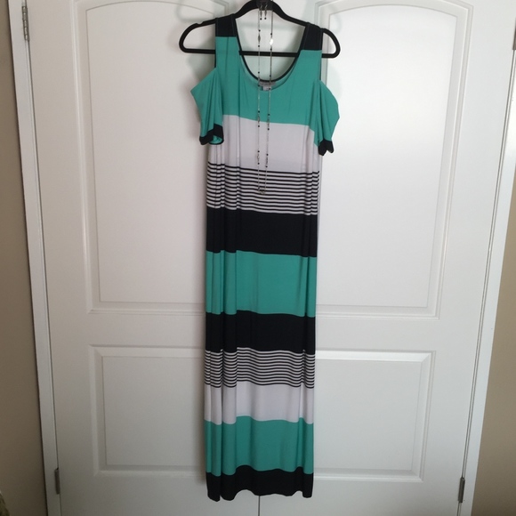 🏵️donated 10/25 Cold shoulder Catherine's Striped maxi dress sz 0X - Picture 1 of 3