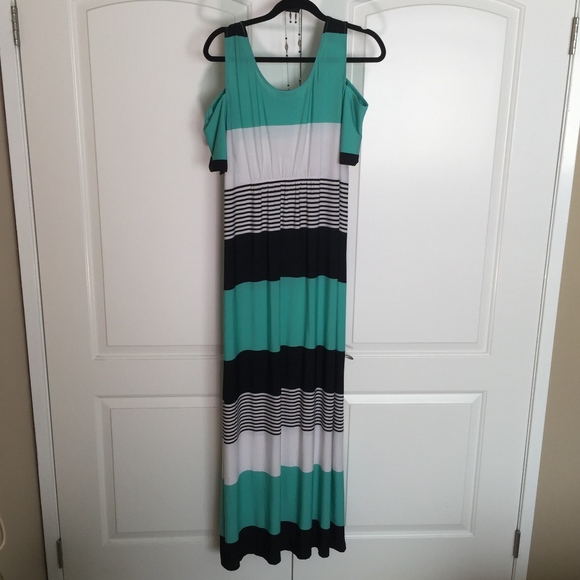 🏵️donated 10/25 Cold shoulder Catherine's Striped maxi dress sz 0X - Picture 3 of 3