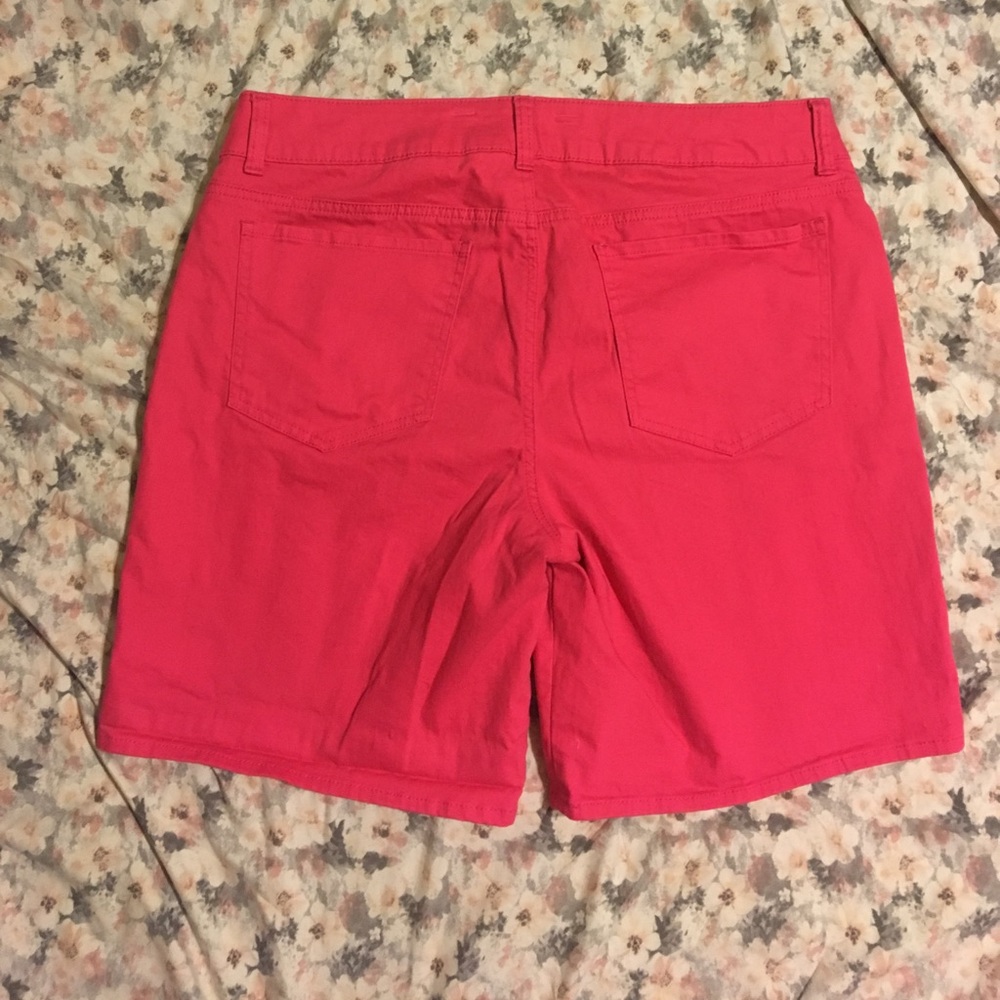 Mid rise hot pink shorts - Picture 2 of 4