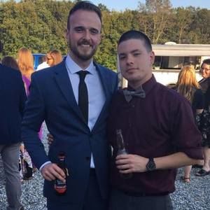 Meet your Posher, Derrick