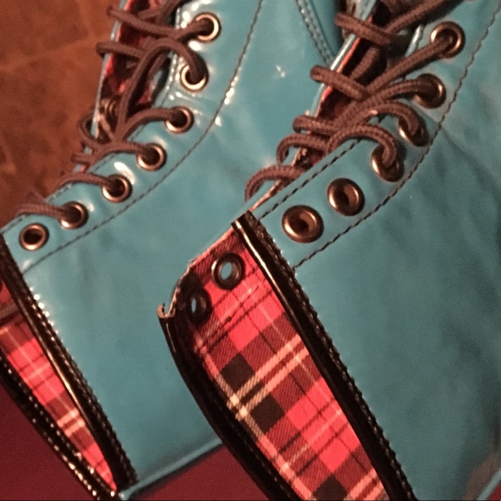 Woman’s mid calf