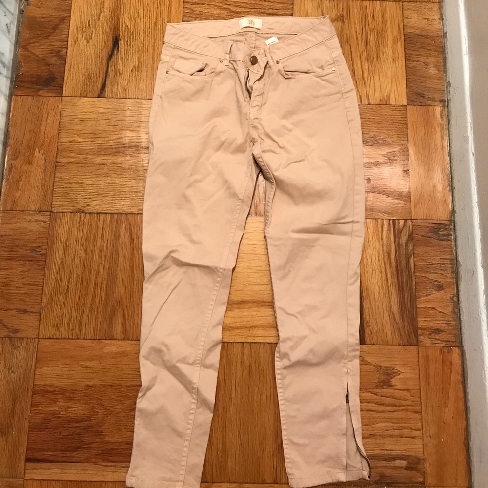 Zara peach colored pant with zippers at the ankles