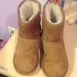 Little girl's Ugg boots