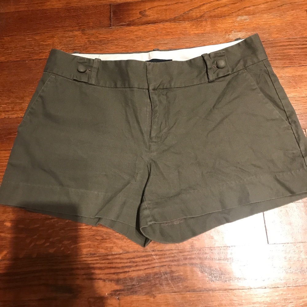 Olive Banana Republic Shorts; size 6