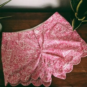 Lilly Pulitzer Scalloped Pink Buttercup Shorts ✨