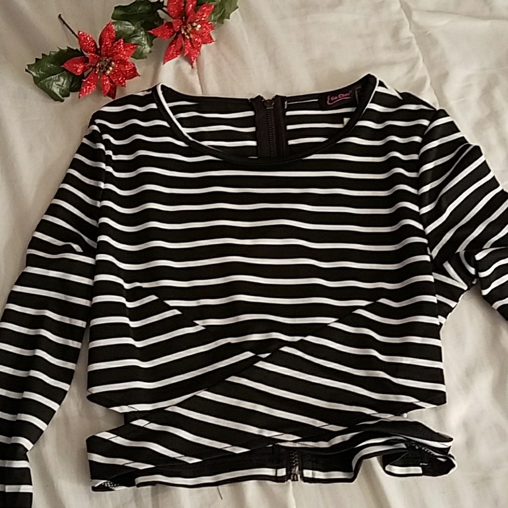 Crop Top - Picture 2 of 3