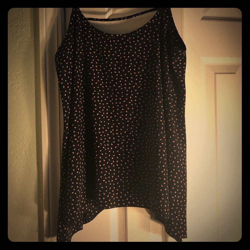 Silky black tank with triangles