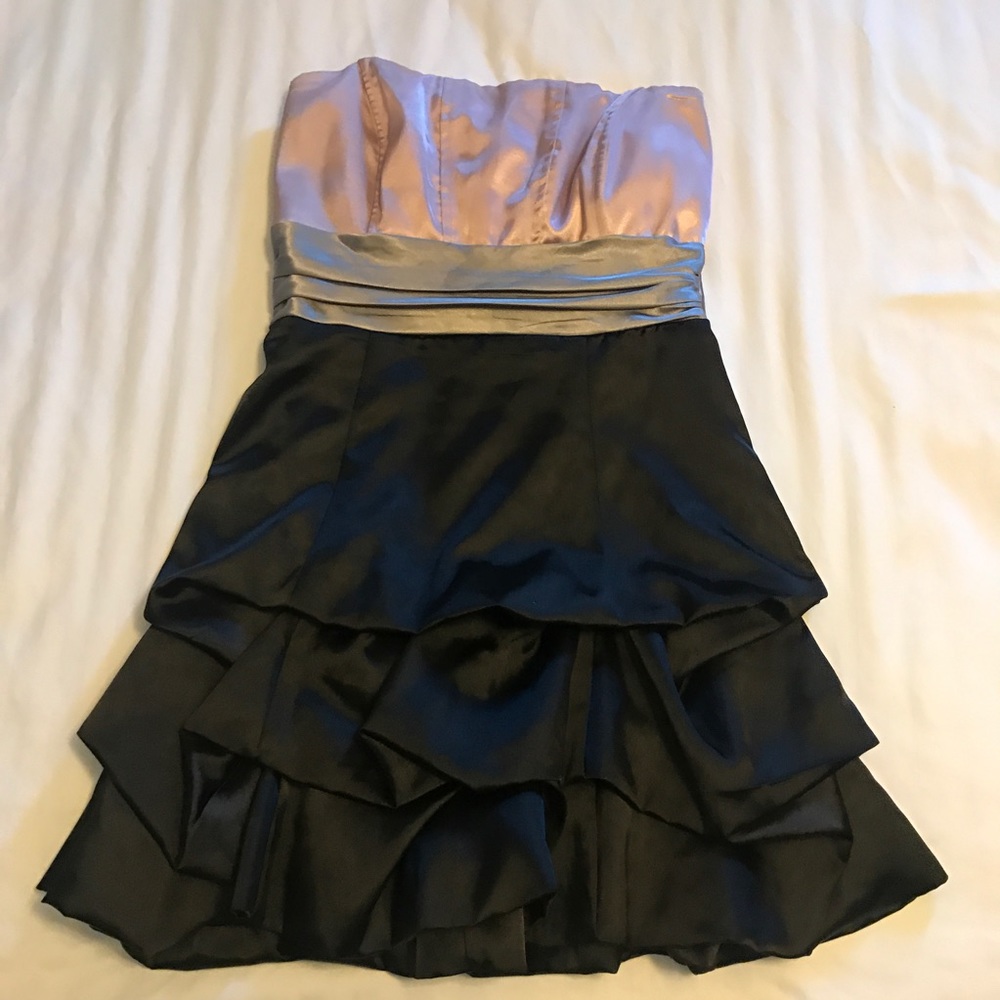 Strapless formal dress