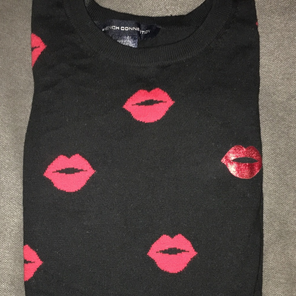 Black lipstick 👄 sweater by French Connection