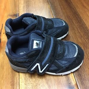 New Balance 990v4
