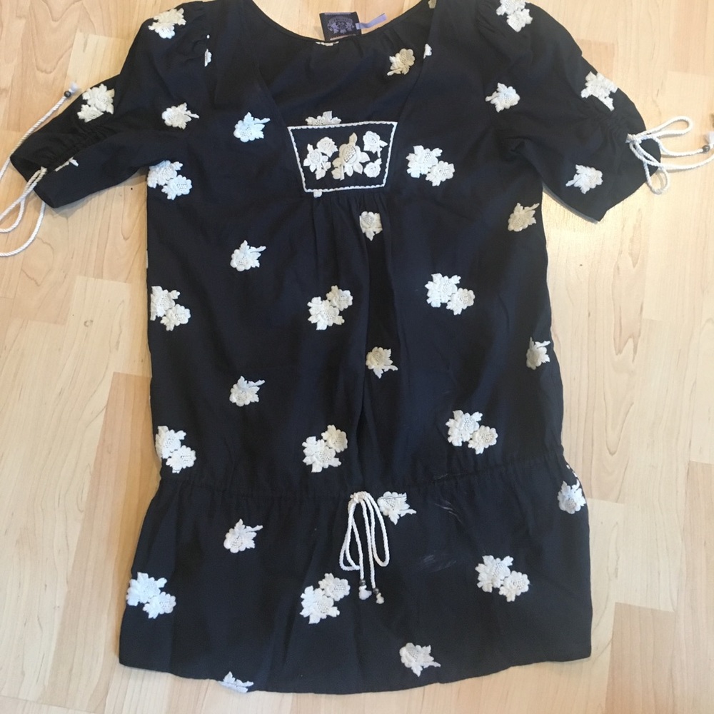 Juicy couture black floral top