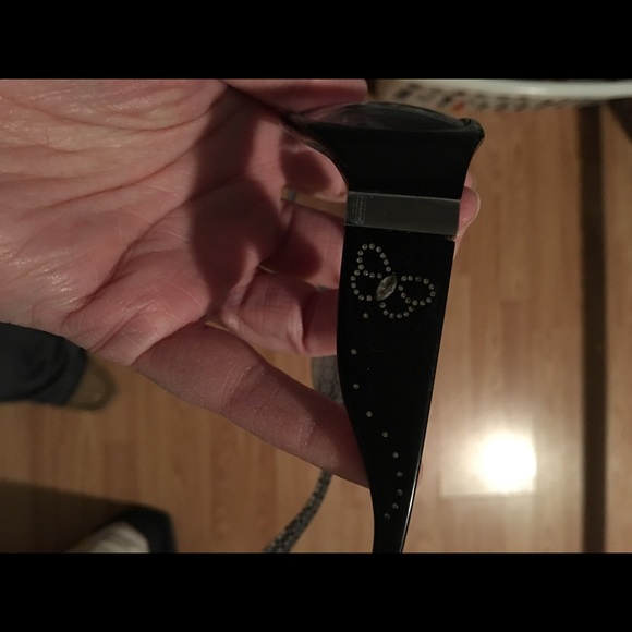 Authentic Coach women’s sunglasses - Picture 2 of 3