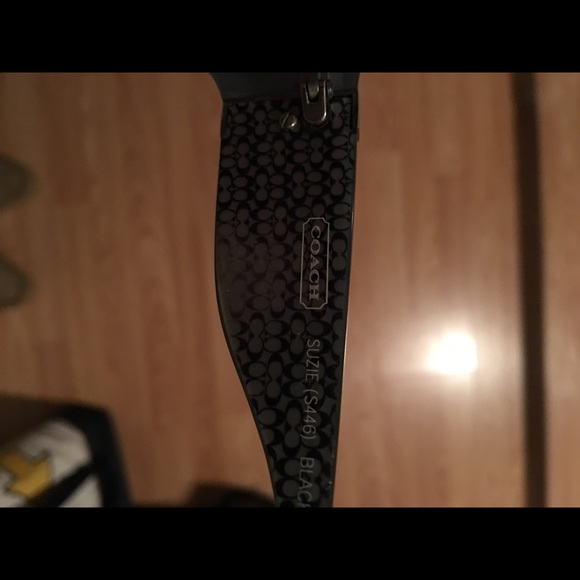 Authentic Coach women’s sunglasses - Picture 3 of 3