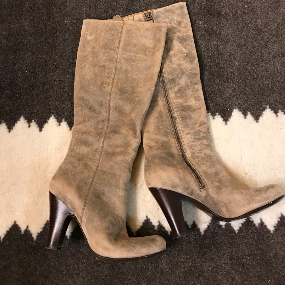 Fossil Boots