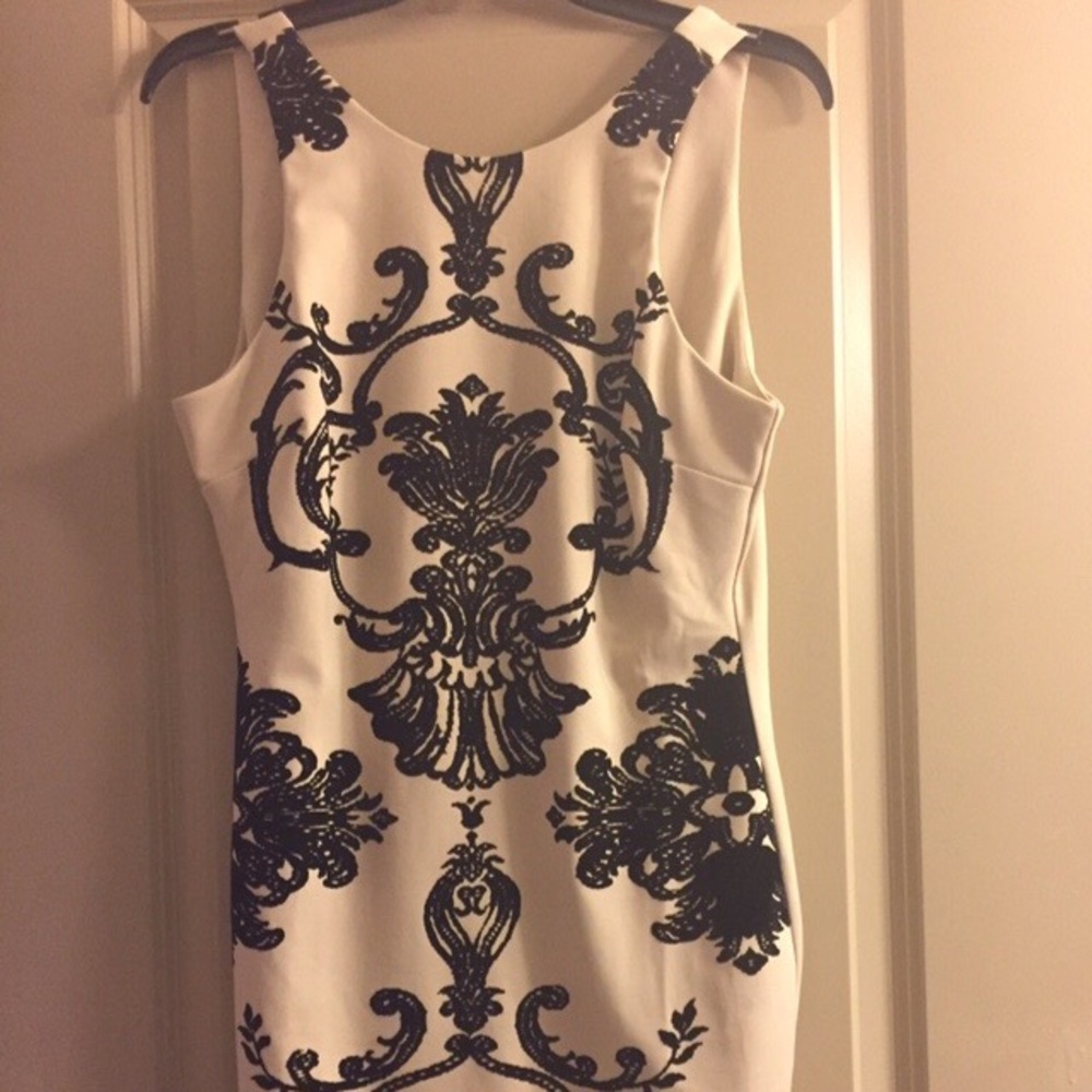 MINI EMBROIDERED DRESS