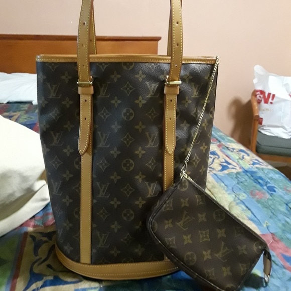 AUTHENTIC LOUIS VUITTON GM BUCKET - Picture 1 of 3