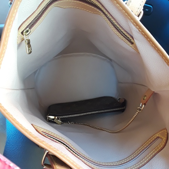 AUTHENTIC LOUIS VUITTON GM BUCKET - Picture 2 of 3