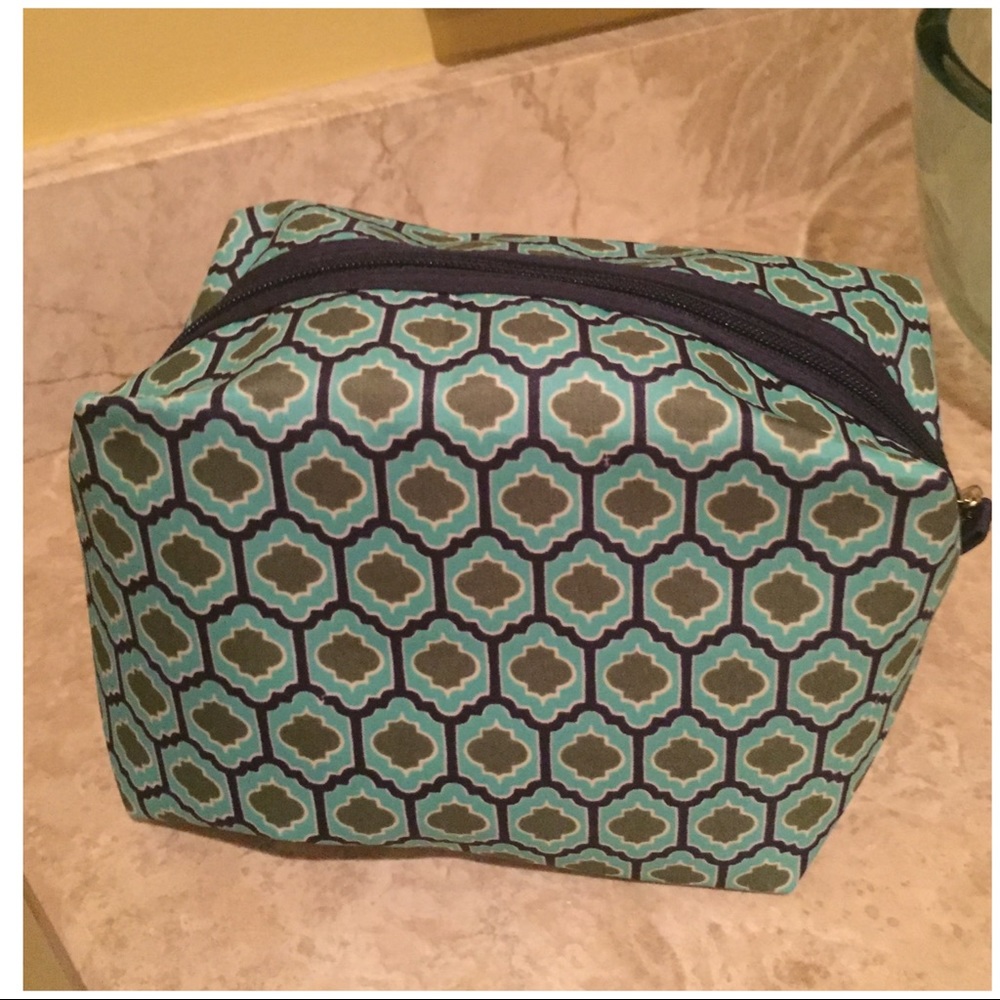 Cosmetic bag