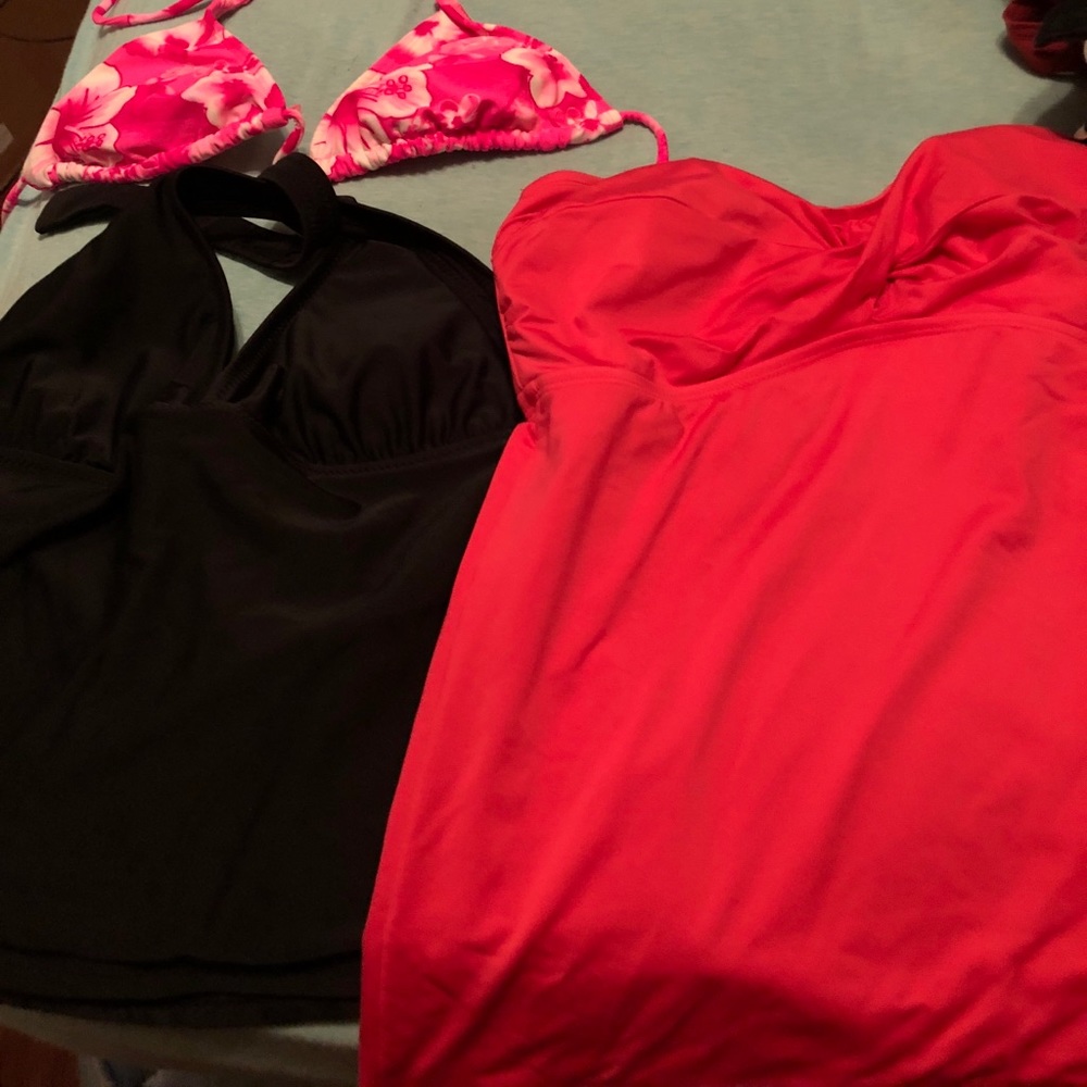 3 swim tops 👙