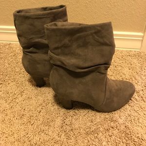 Grey slouch booties (suede)