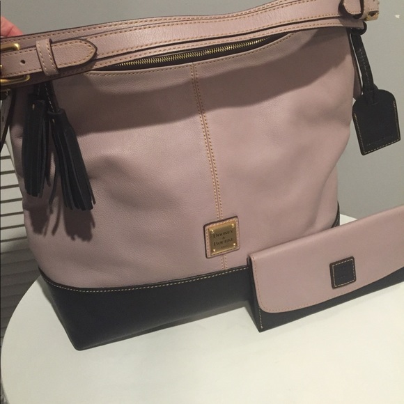 Dooney & Bourke Handbags - SPRING 💐SALE Dooney & Bourke handbag and wallet