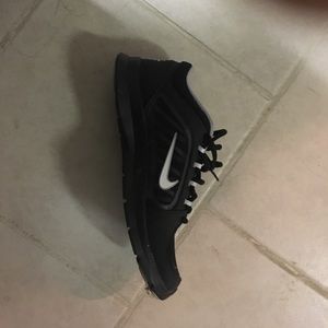 Nike Sneaker (worn 2x)