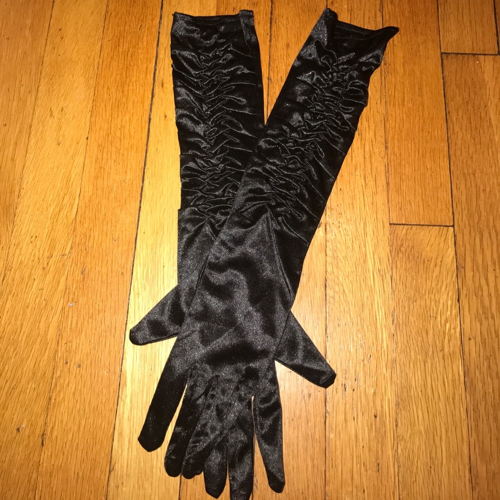 Black Scrunched Gloves
