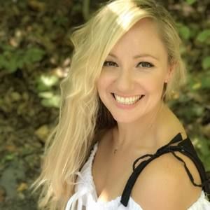 Meet your Posher, Caitlin