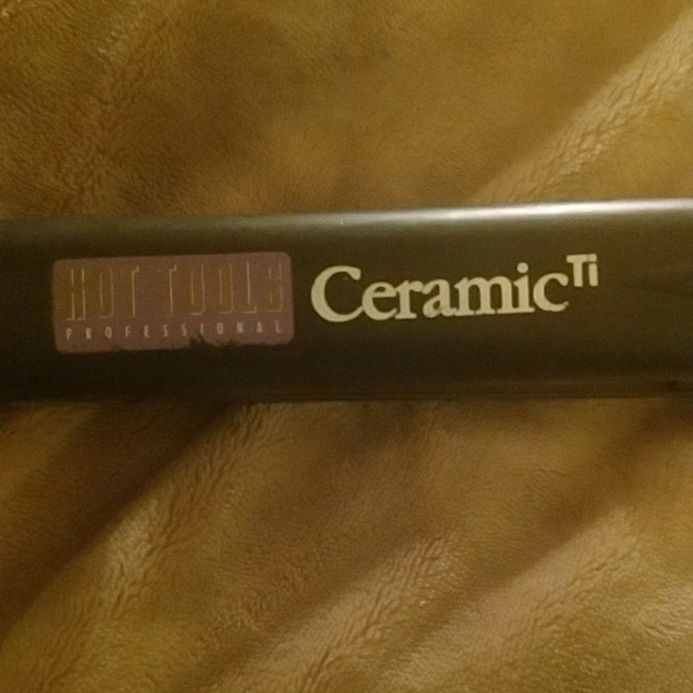 Hot tools ceramic flat iron