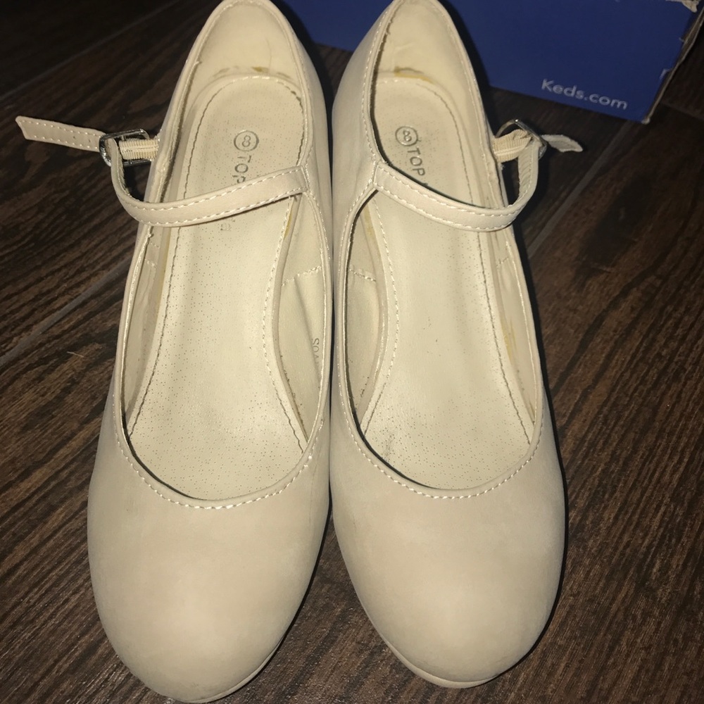Light tan wedges