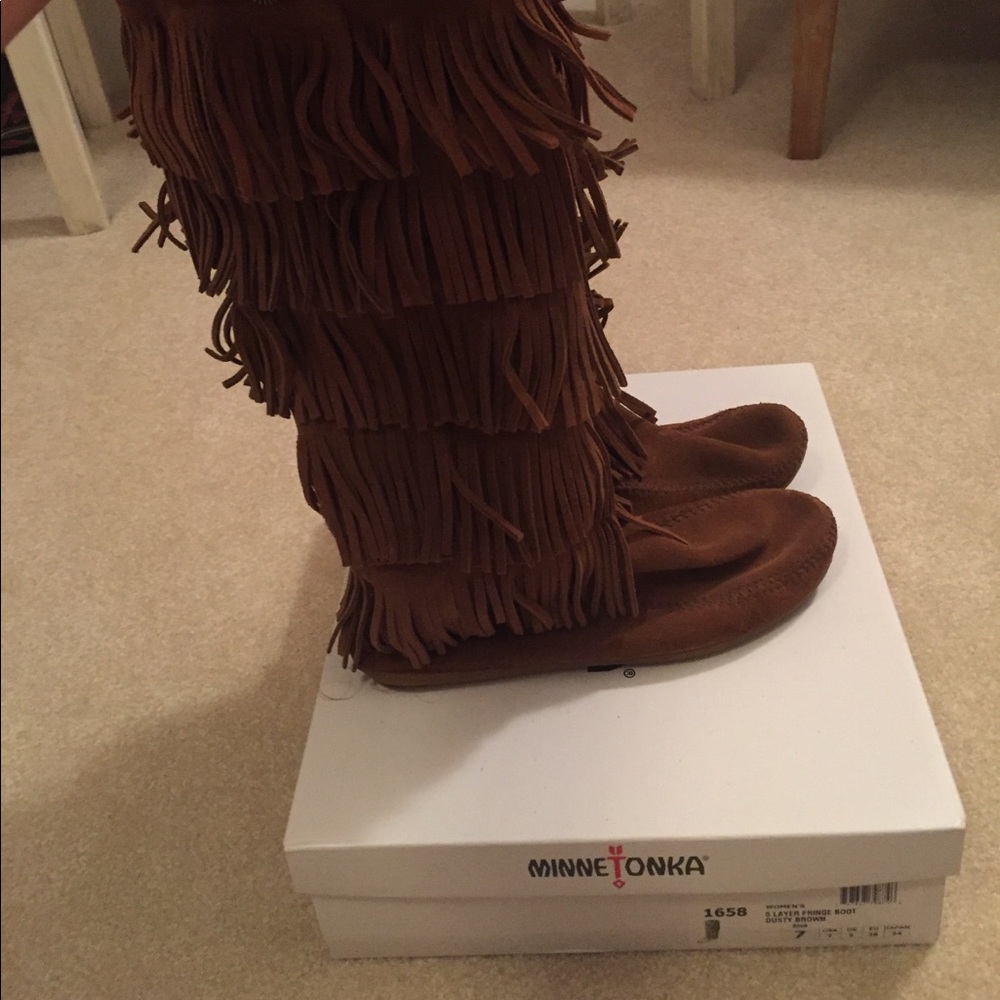 Minnetonka 5 Layer Fringe Boot Dusty Brown