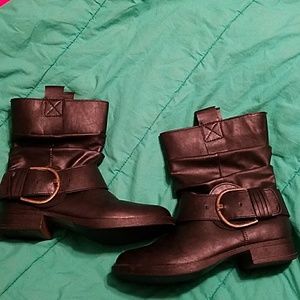 Madden Girl black boots sz 8