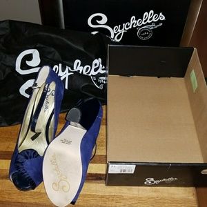 Seychelles Chunky Heal Navy Suede Heels