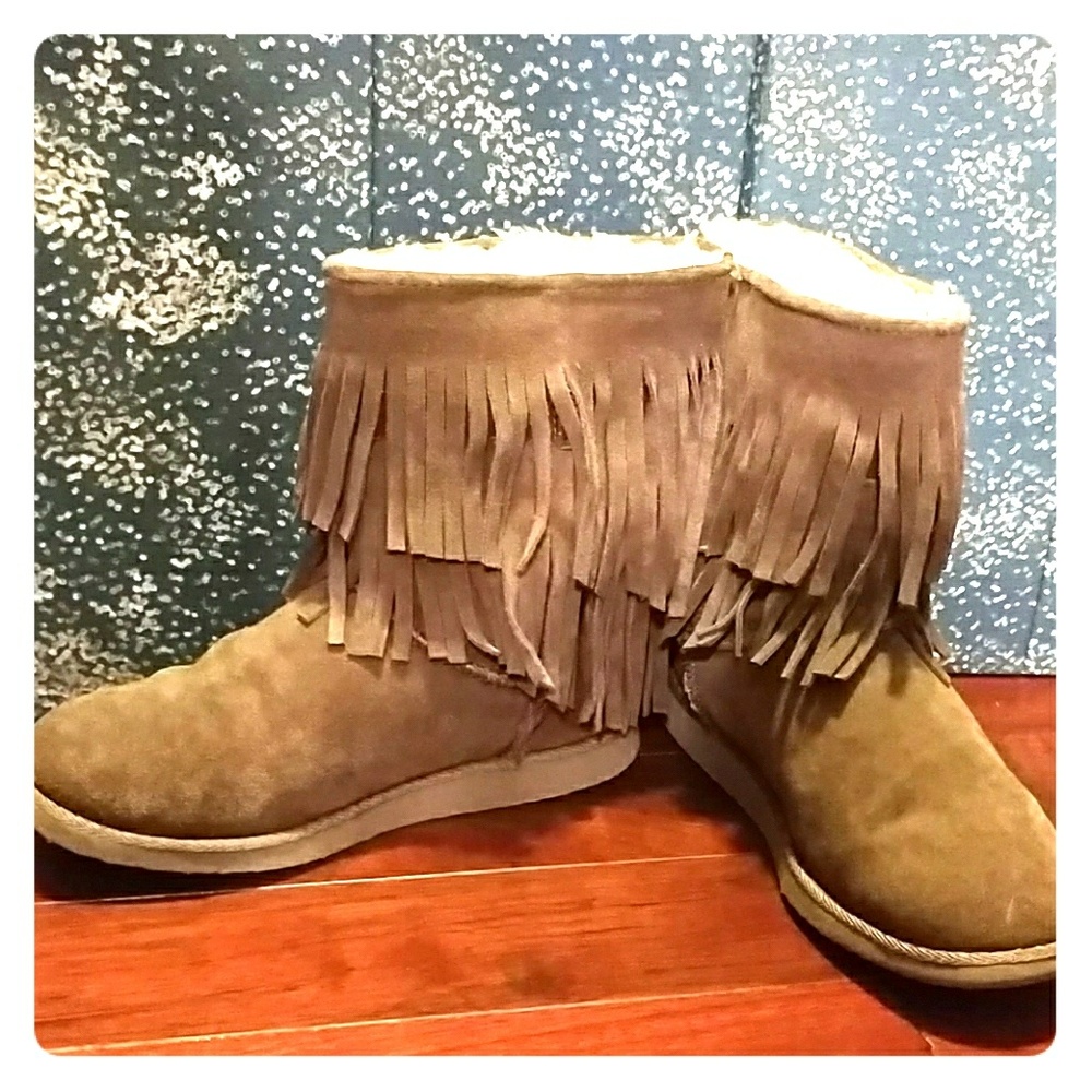Fringe boots