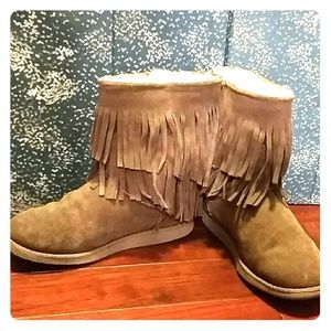 Fringe boots