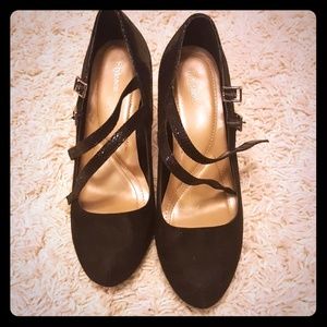Black size 7 high heel shoes. Hardly worn.